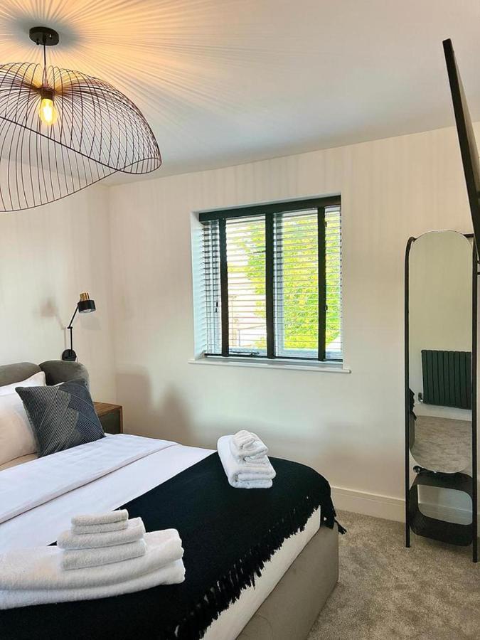 Charming 3-Bed House With 1 Parking Space カンタベリー エクステリア 写真