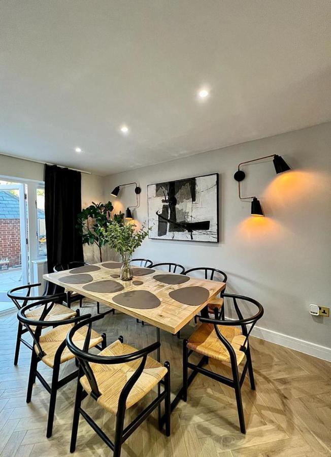 Charming 3-Bed House With 1 Parking Space カンタベリー エクステリア 写真